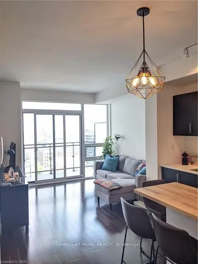 460 Adelaide Street E 1925, Toronto C08, On M5a 1n5