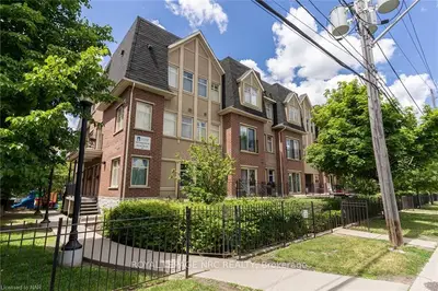 1496 VICTORIA PARK Avenue 122, Toronto C13, ON M4A 2M6