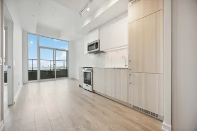500 Dupont Street 818, Toronto C02, On M6g 1y7