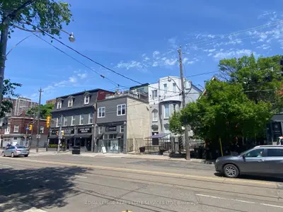 206 Carlton Street 103, Toronto C08, On M5a 2l1
