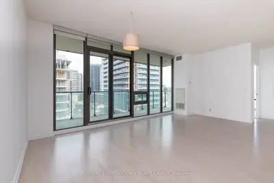 33 Lombard Street 1306, Toronto C08, On M5c 3h8