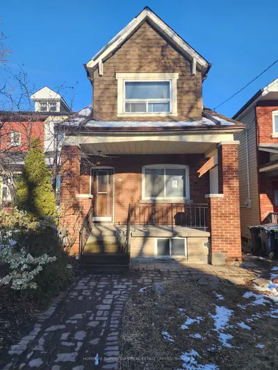 61 Greensides Avenue, Toronto C02, On M6g 3p5