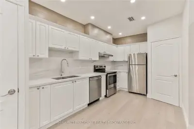 393 King Street W 810, Toronto C01, On M5v 3g8