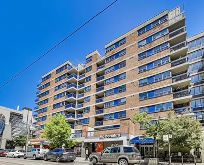 105 Mccaul Street 804, Toronto C01, On M5t 2x4