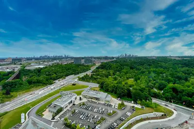 30 Inn On The Park Drive 2310, Toronto C13, On M3c 0p7