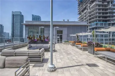 21 Nelson Street 803, Toronto C01, On M5v 3h9