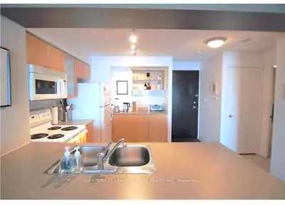410 Queens Quay W 1202, Toronto C01, On M5v 3t1