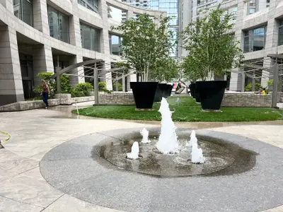 2181 Yonge Street 804, Toronto C10, On M4s 3h7