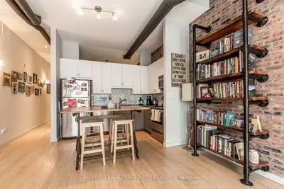 766 King Street W 303, Toronto C01, On M5v 1n6