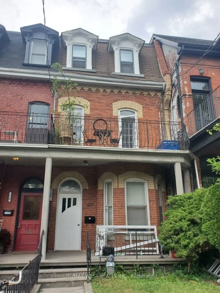 Att/Row/Townhouse in Toronto