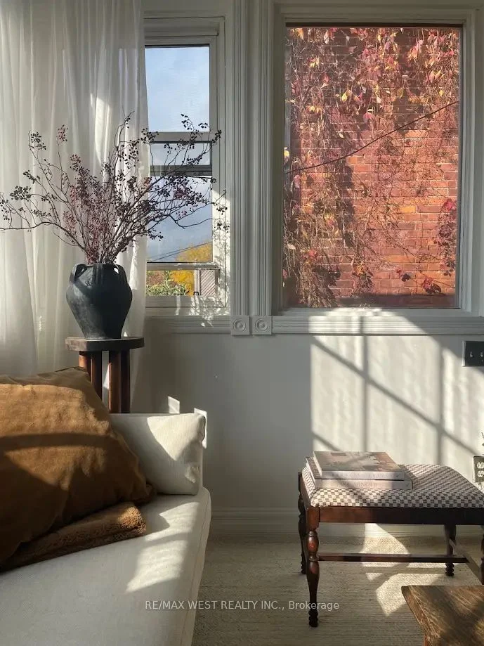 112 Crawford Street, Toronto C01, ON M6J 2V4