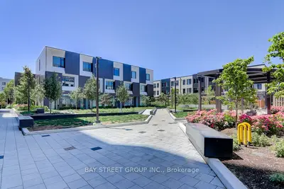 51 Paul Lane Gardens Th03, Toronto C01, On M5t 2h6
