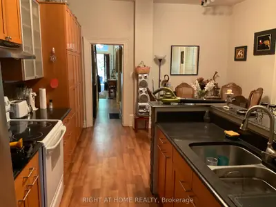 223 Beverley Street C, Toronto C01, On M5t 1z4