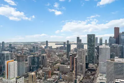 386 Yonge Street 5709, Toronto C01, On M5b 0a5
