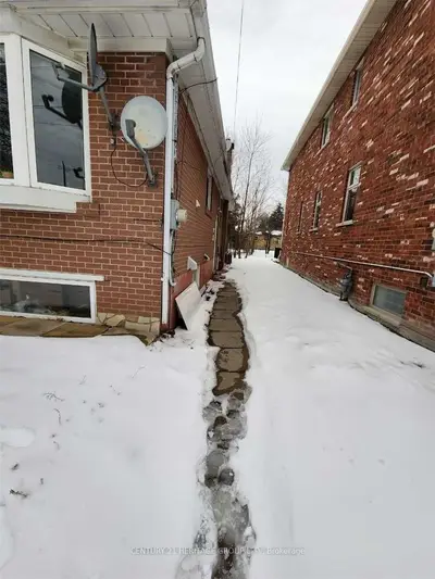 114 Goulding Avenue 1, Toronto C07, On M2m 1l4