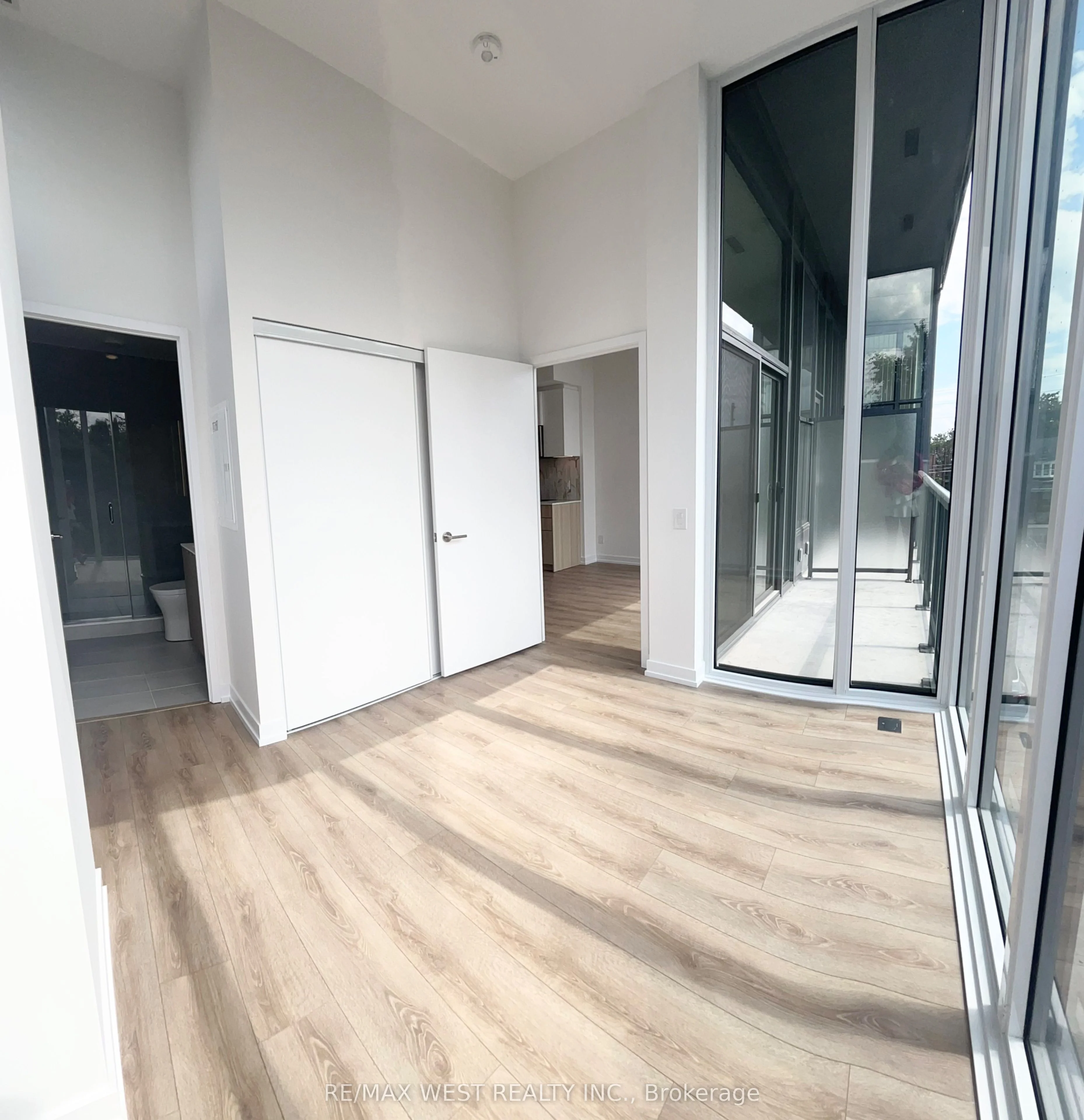 500 Dupont Street 216, Toronto C02, ON M6G 0B8