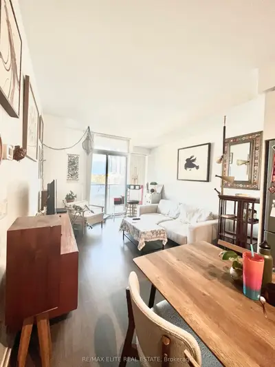 105 George Street 809, Toronto C08, On M5a 0l4