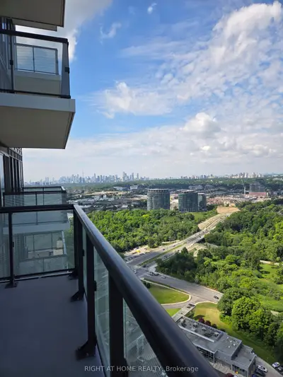 30 Inn On The Park Drive 3311, Toronto C13, On M3c 0p7
