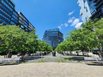 21 Lawren Harris Square 1007, Toronto C08, On M5a 0t4