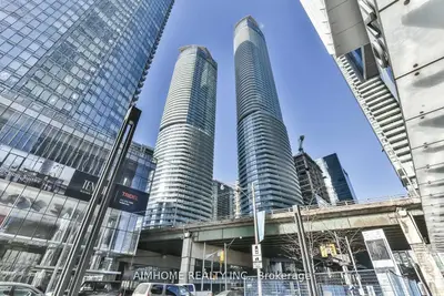 12 York Street 1909, Toronto C01, On M5j 0a9