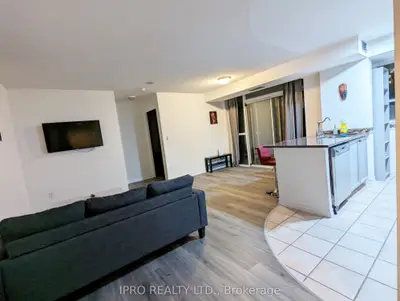 30 Hayden Street 807, Toronto C08, On M4y 3b8