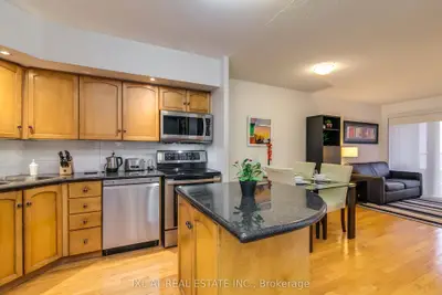 270 Wellington Street W 1102, Toronto C01, On M5v 3p5