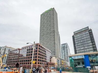 2221 Yonge Street 3704, Toronto C10, On M4s 2b4