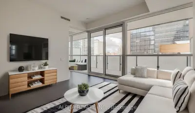 15 Grenville Street 1507, Toronto C01, On M4y 0b9