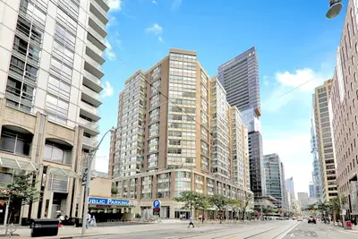 717 Bay Street 1304, Toronto C01, On M5g 2j8