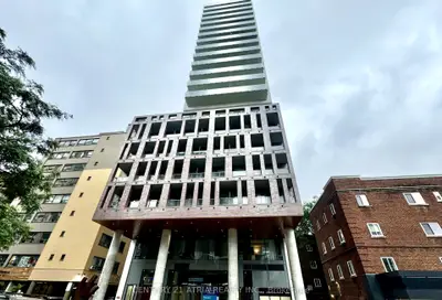81 Wellesley Street 1801, Toronto C08, On M4y 0c5