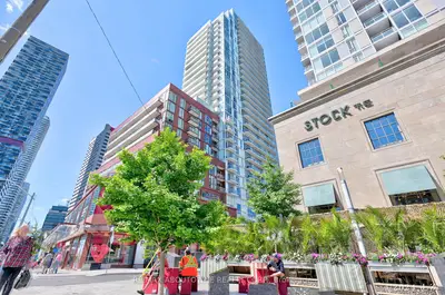 33 Helendale Avenue 2202, Toronto C03, On M4r 0a4