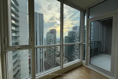 295 Adelaide Street W 4111, Toronto C01, On M5v 0l4