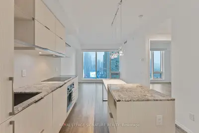 197 Yonge Street 2401, Toronto C08, On M5b 0c1