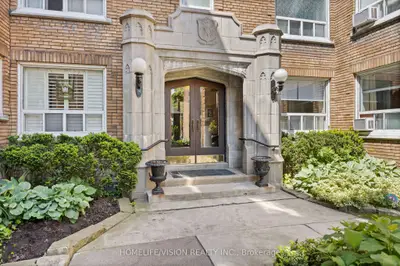 100 Oriole Parkway 108, Toronto C02, On M5p 2g8