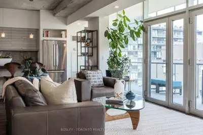 552 Wellington Street 1306, Toronto C01, On M5v 2v5