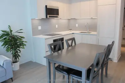 8 Cumberland Street 1205, Toronto C02, On M4w 0b6