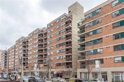89 Mccaul Street 624, Toronto C01, On M5t 2x3