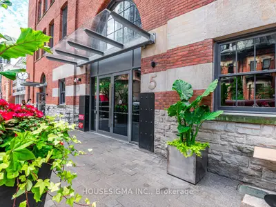 Condo Apartment in Toronto