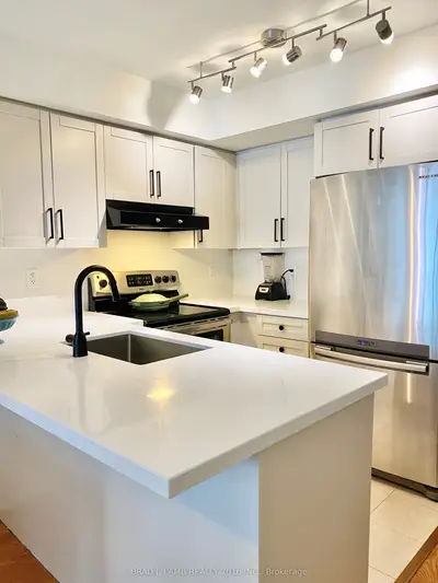230 King Street E 1011, Toronto C08, On M5a 1k5