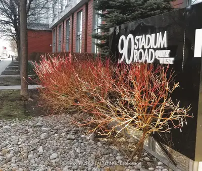 90 Stadium Road N 528, Toronto C01, On M5v 3w5