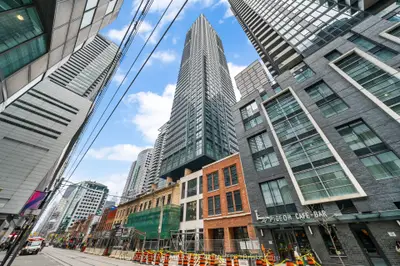 327 King Street W 3102, Toronto C01, On M5y 0w7