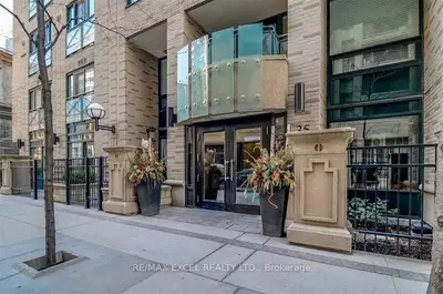 35 Hayden Street 103, Toronto C08, On M4y 3c3