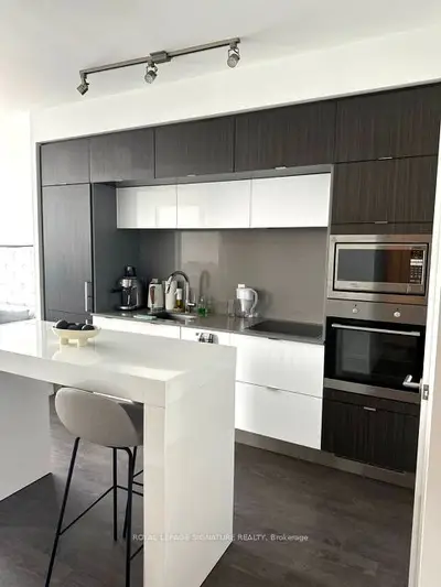 10 York Street 5013, Toronto C01, On M5j 2z2