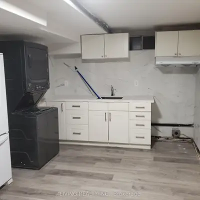 377 Dundas Street W Bsmt, Toronto C01, On M5t 1g6