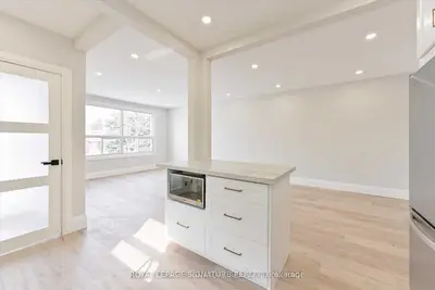 47 Clovelly Avenue Main, Toronto C03, On M6c 1y2