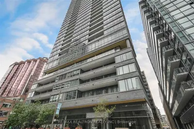 8 Charlotte Street 214, Toronto C01, On M5v 0k4