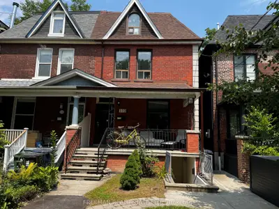 112 Wells Street Ll, Toronto C02, On M5r 1p3