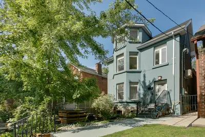 14 Helena Avenue 2nd Flr, Toronto C02, On M6g 2h2