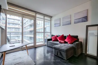 10 Capreol Court 521, Toronto C01, On M5v 4b3