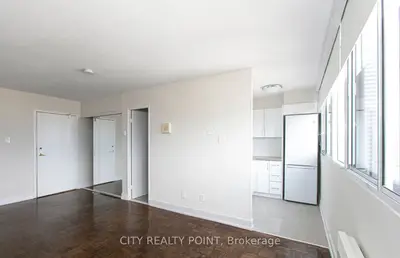 33 Isabella Street 2812, Toronto C08, On M4y 2p7